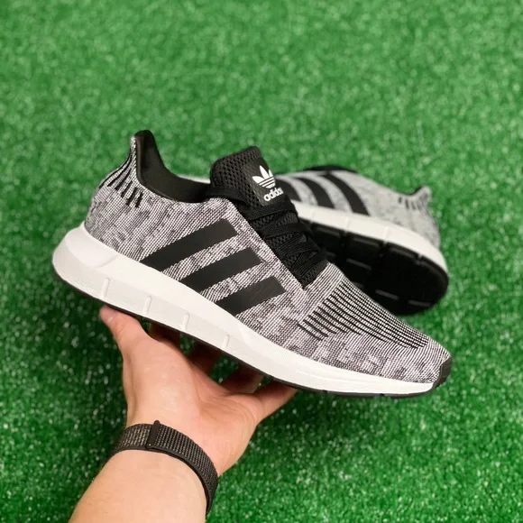 adidas gazelle silver green womens Adidas Swift Run Men's Lifestyle Shoes main image 1